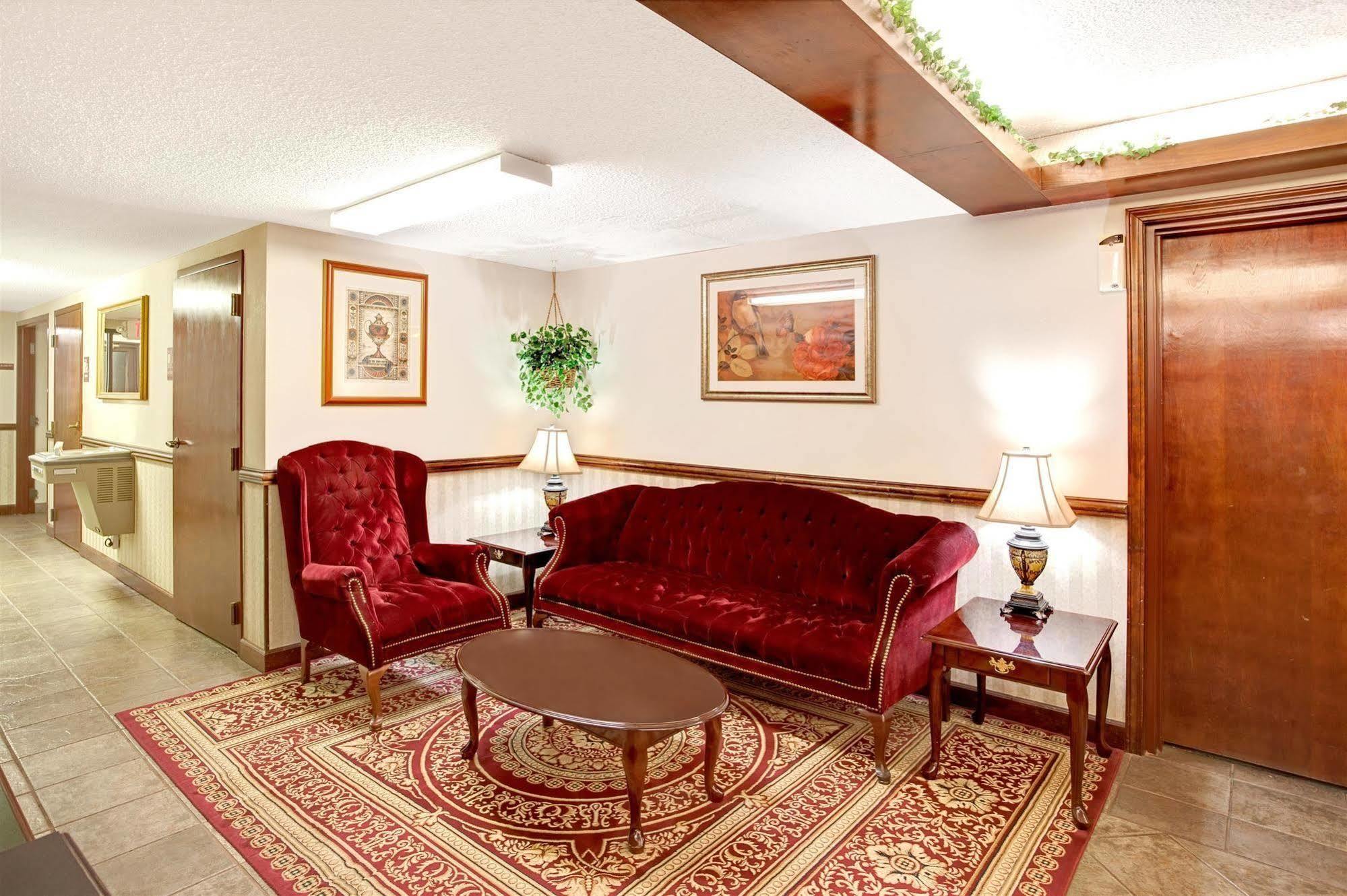 Days Inn By Wyndham Adairsville Exterior photo